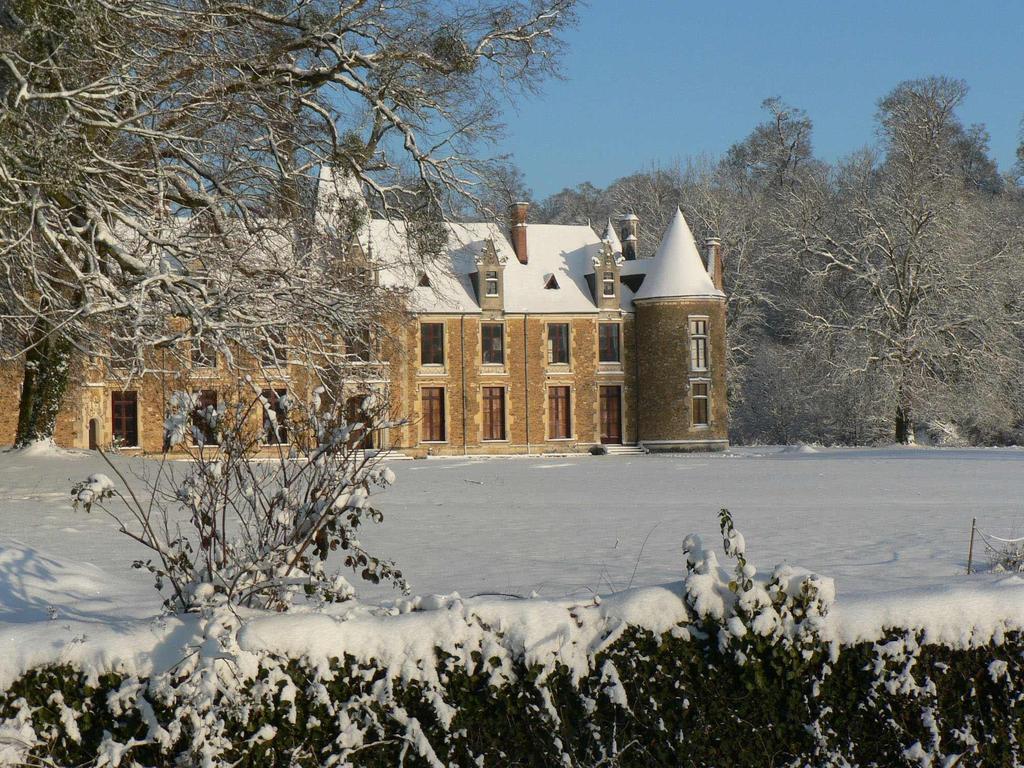 Chateau De Cheronne Bed & Breakfast Tuffe ภายนอก รูปภาพ